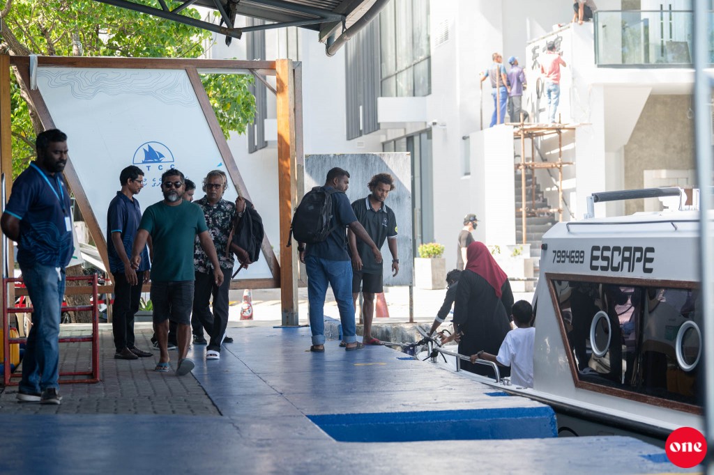Anna hoama dhuvahun feshigen atholhu ferry thakah beynunkureveynee maafannu adhi hulhumale' terminal