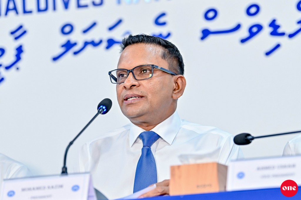 Kaadehddhoo Airport alun sarukaara nagaanan: Nazim