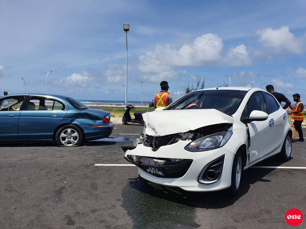 Hulhumale inn Male ai car eh control nuvegen gos ehen car ehggai jehi accident vehjje