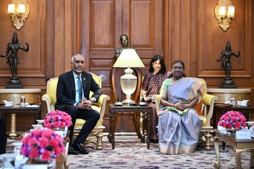 Raees Muizzu India ge Raees aa bahdhalu kurahvaifi
