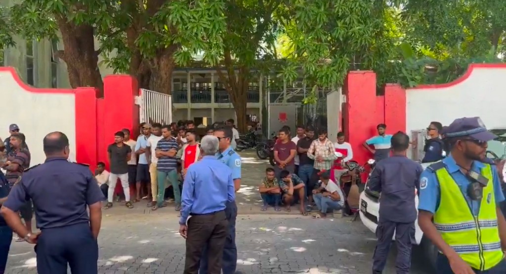 Musaara nudheythee ihuthijaaju kuri 55 bidheysee aku immigration ge belumuge dhashah