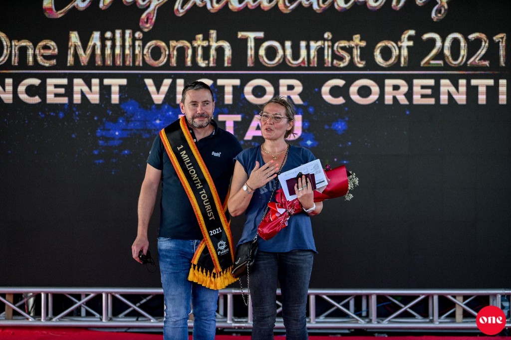 Maldives welcome one millionth tourists