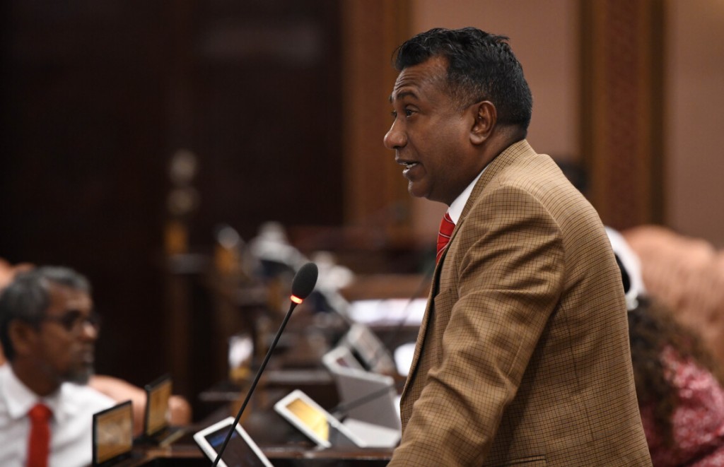 Kaashidhoo gai Airport  eh hadhan beynunvaa liyekiyunthah vara avahah sarukaarah hushahalhaanan: Jaabiru