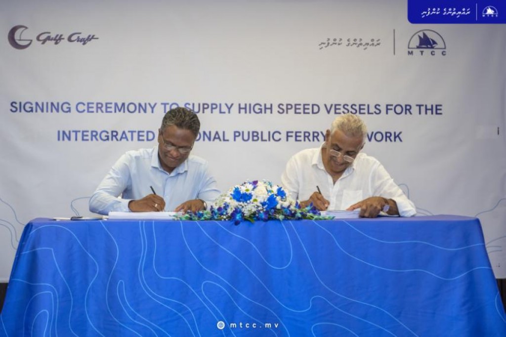 Ferry nizaamah beynunvaa High-speed  ferry thah banumah Gulf Craft ah