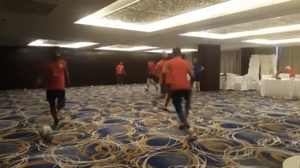 Gaumee team ge hiyyvaraai joashu: Faritha kurunthakah dhandah nudhevenyaa Jen ge ballroom ves heyovaru