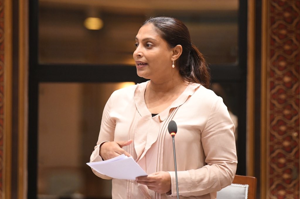 School thakah Computer aai Laptop gathumah 2019 in feshigen 17.5 Million haradhu vejje: Minister