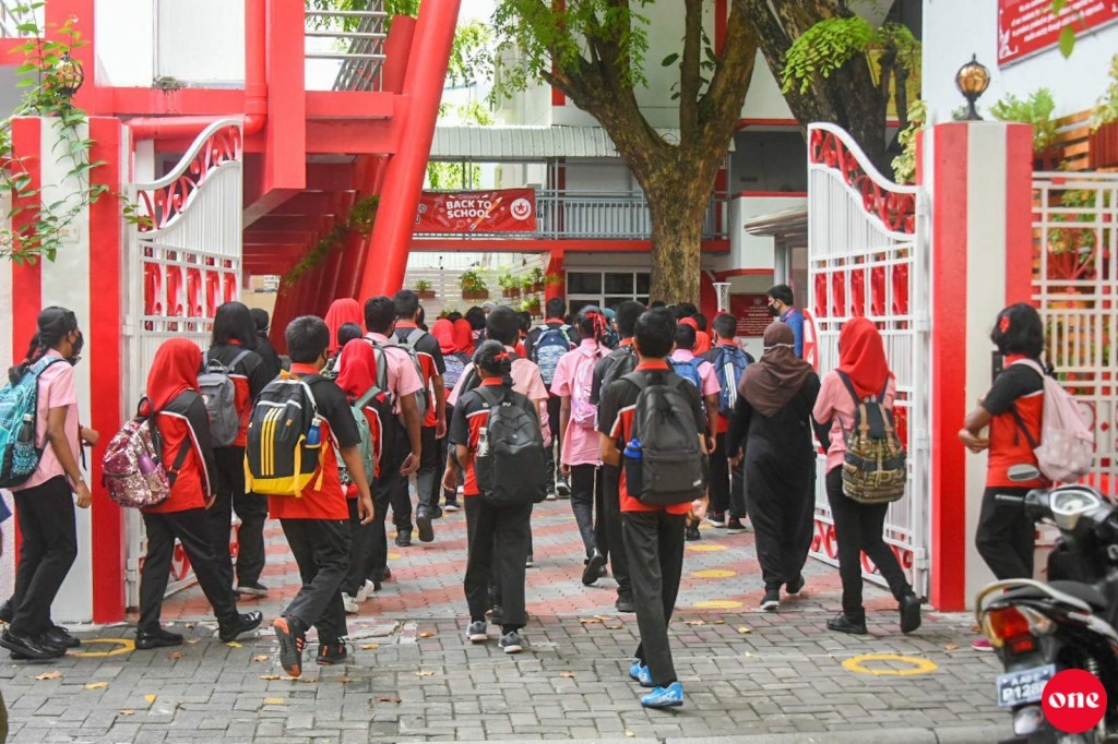Male’ area schools resumes classes for Grade 7