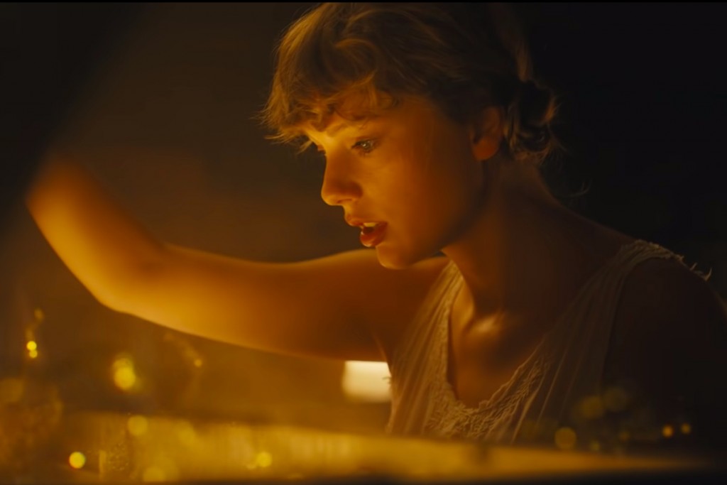 Taylor Swift’s ‘Folklore’ Sells Over 2 Million Copies in First Week