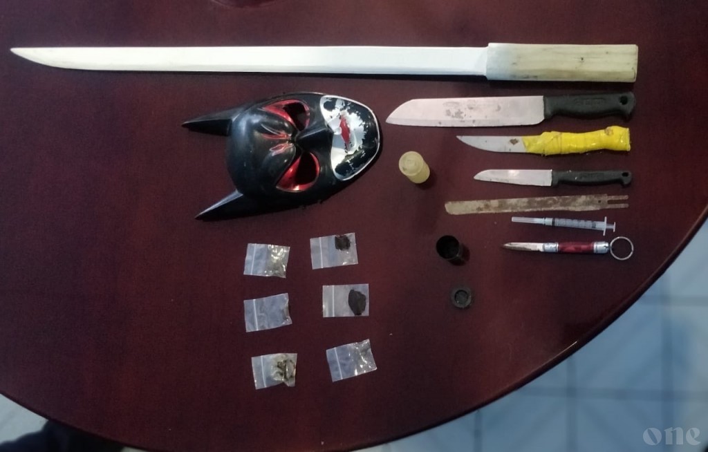 Two arrested in Maradhoo with sword and knives