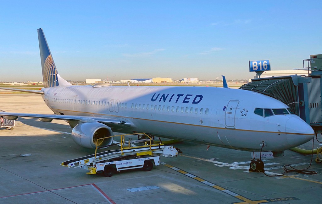United airlines ge flight eh 8 minute therey kuhlliyakah 28,000 foot ah thirikohffi
