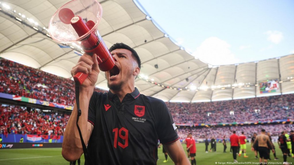 Daku 2 match ah suspend, Croatia aai Albania ah fiyavalhu alhaifi