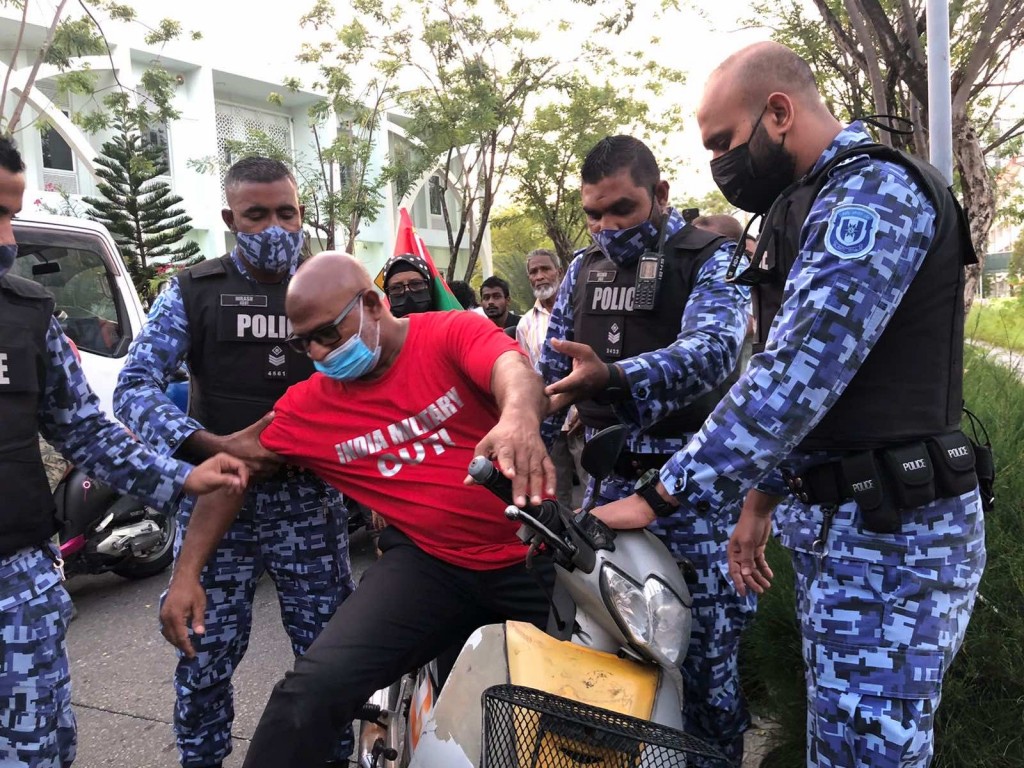 ''India Out'' muzaaharaa in 11 meehaku hayyaru kohfi