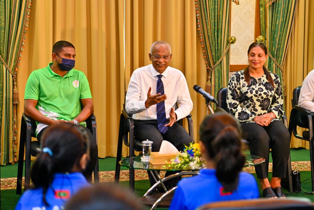 Kulhivalhu thakah hama hama furusathu dhinumah kuraa masaiykathugai rangalhu hisaabakah aadhevijje: Raees
