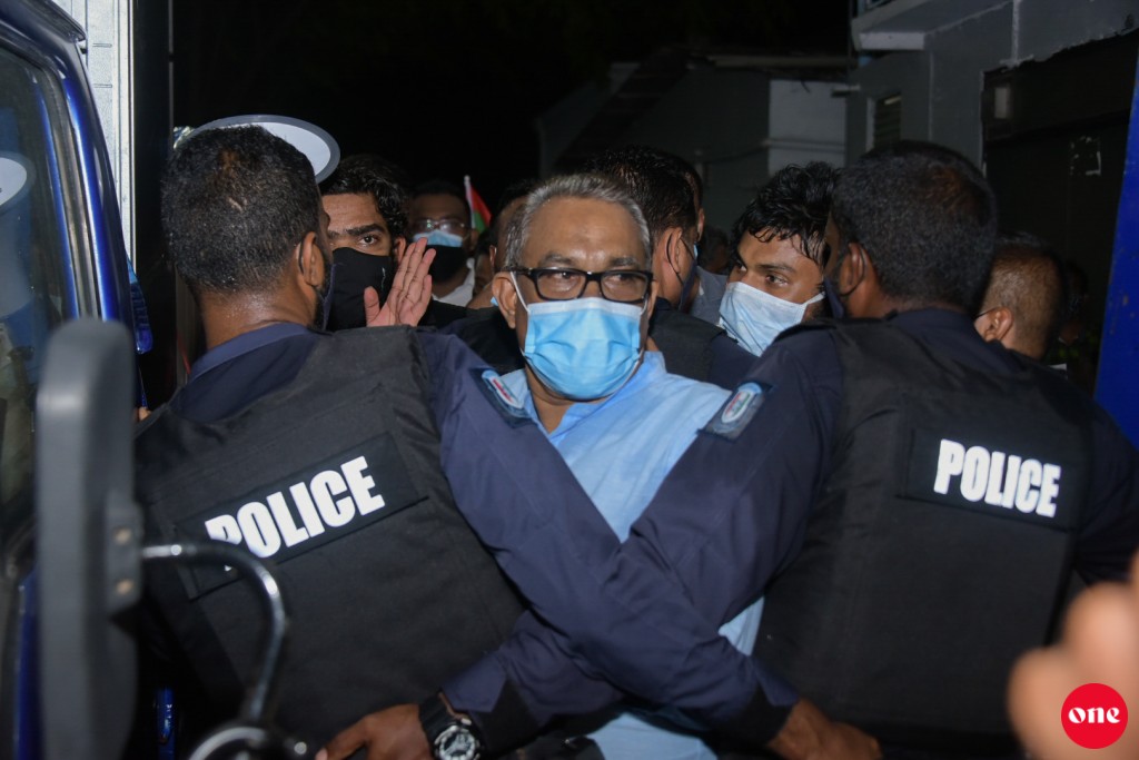 Mathi mahchah dhauvaa kuriyas Adhurey ge siyaasee masahkaiy huttaeh nulaane: Idhikolhu