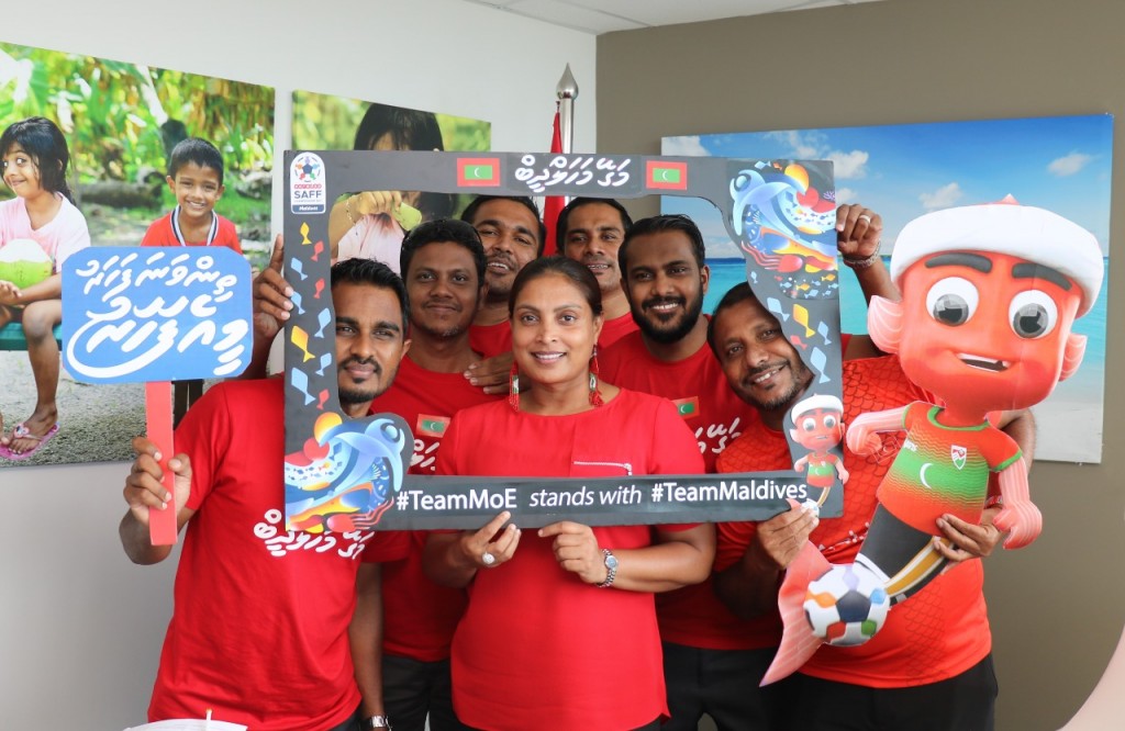 Office ashaai Coffee adhi baazaarah ves raiy kulaigai, India ah dhivehinge foari dhakkaalan thayyaaru!