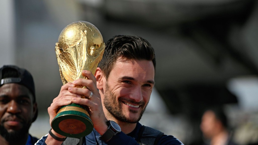 France aaeku World Cup hoadhi Captain Lloris gaumee teami in retire koffi