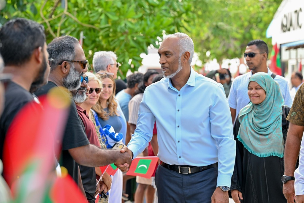 Raa atholhuge 11 rashakah kurahvvaa dhathurufulhehggai Raees Dr. Muiz furaavadaigenfi