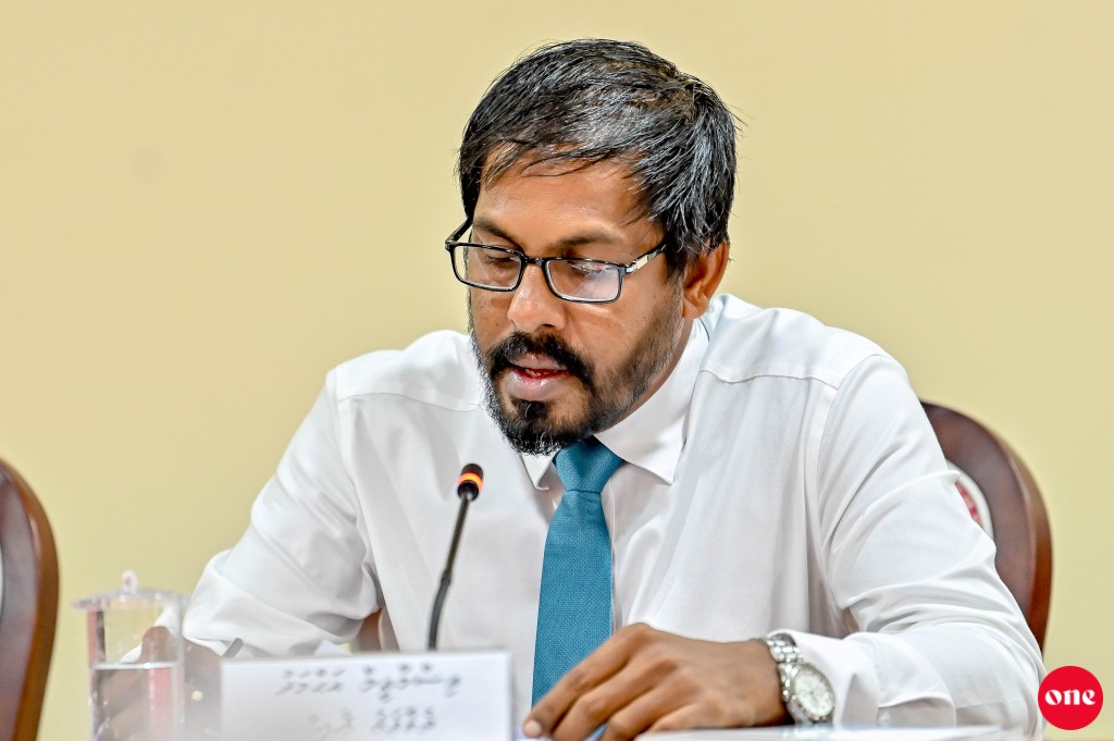 Ismail Ahmed, Raees Nashed ah: Rayyithun thibee manikufaanah dhen verikan dhey gothakkannoon