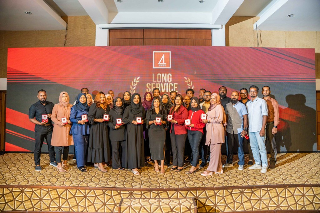 MBL ah dhigu muhdhathakah hidhumaiy kohfaivaa muvazzafun ge agu vazankoh award dheefi