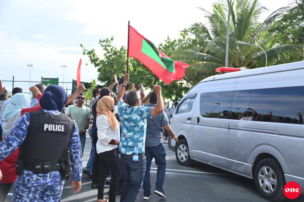 Yaameenge account ah jamaavi 1 Million Dollar ge hageegaiy belumuge furusathu adhives ebaoiy: Fandiyaaru Mahaaz