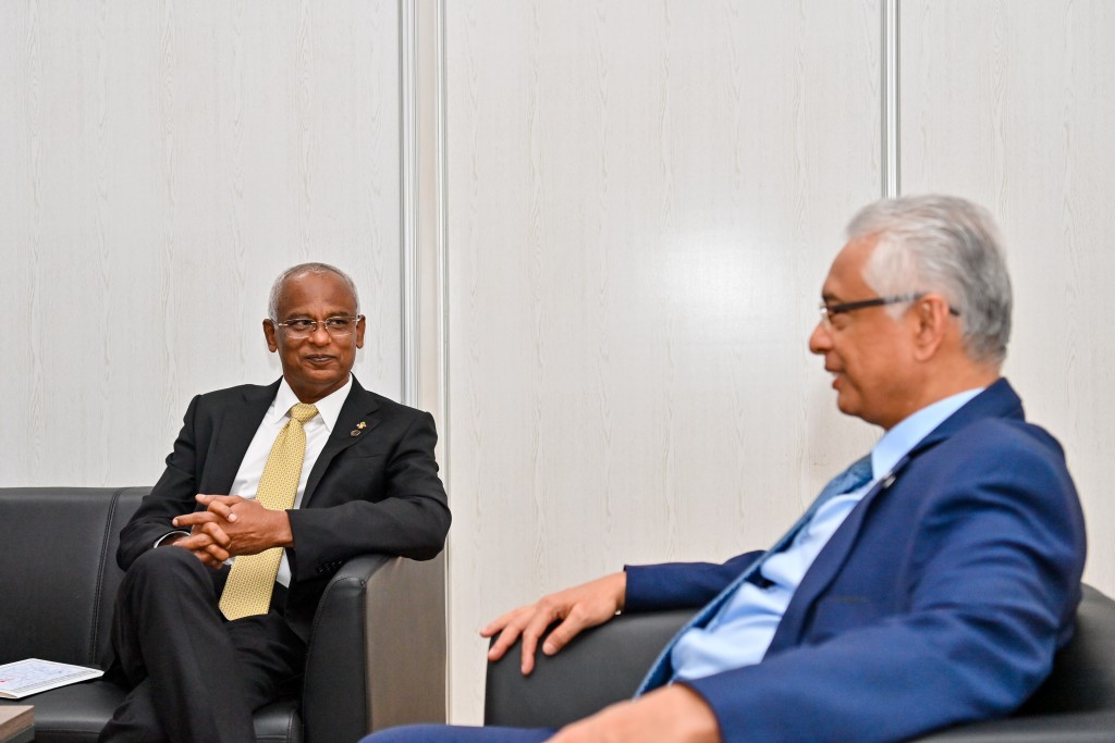 Raees Solih, Mauritius ge boduvazeeraa bahdhalu kurahvaifi, Viyafaari aai fathuruverikamaa gulhey mashvaraa kurehvi
