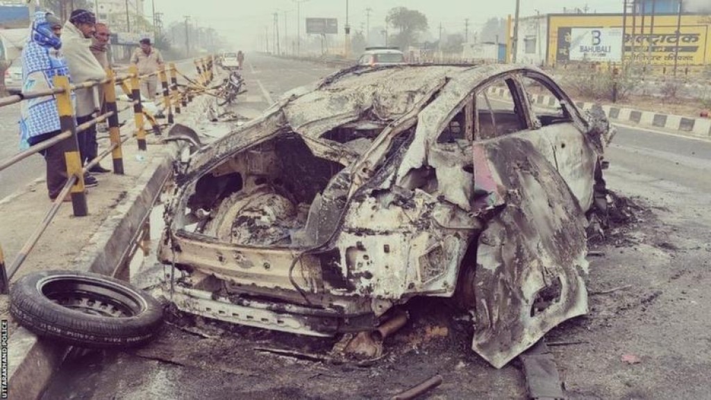 Nurakkaatheri car accident eh gai India ge wicketkeeper Rishabh ah bodethi aniyaathakeh