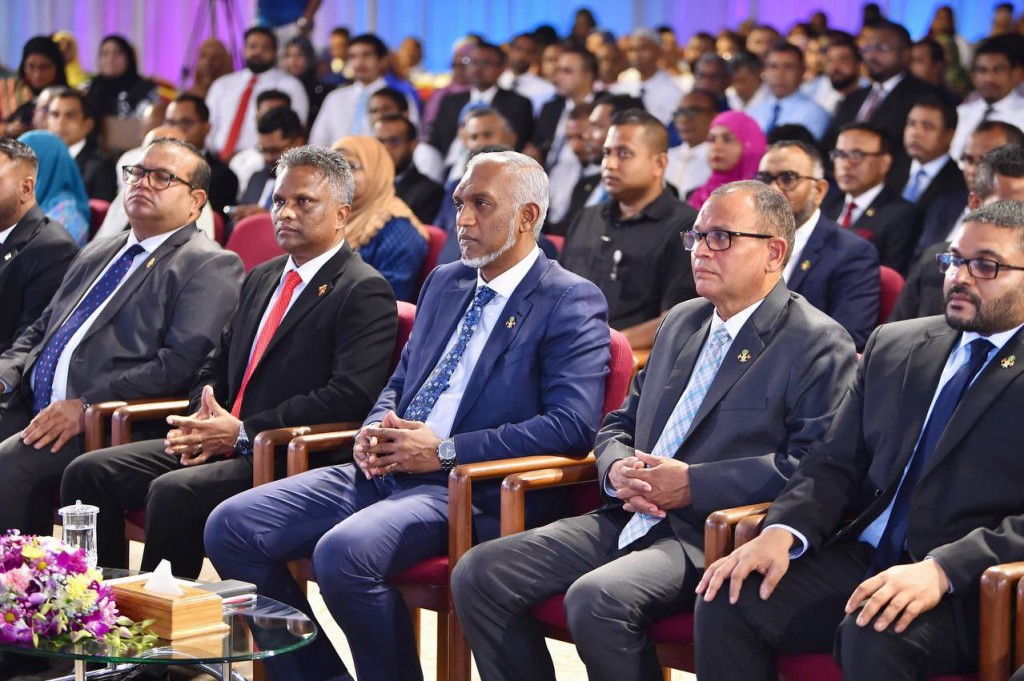 Male council vaan jeheynee sarukaaraai, rayyithun gulhuvaidhey zinmaadhaaru bayakah: Raees