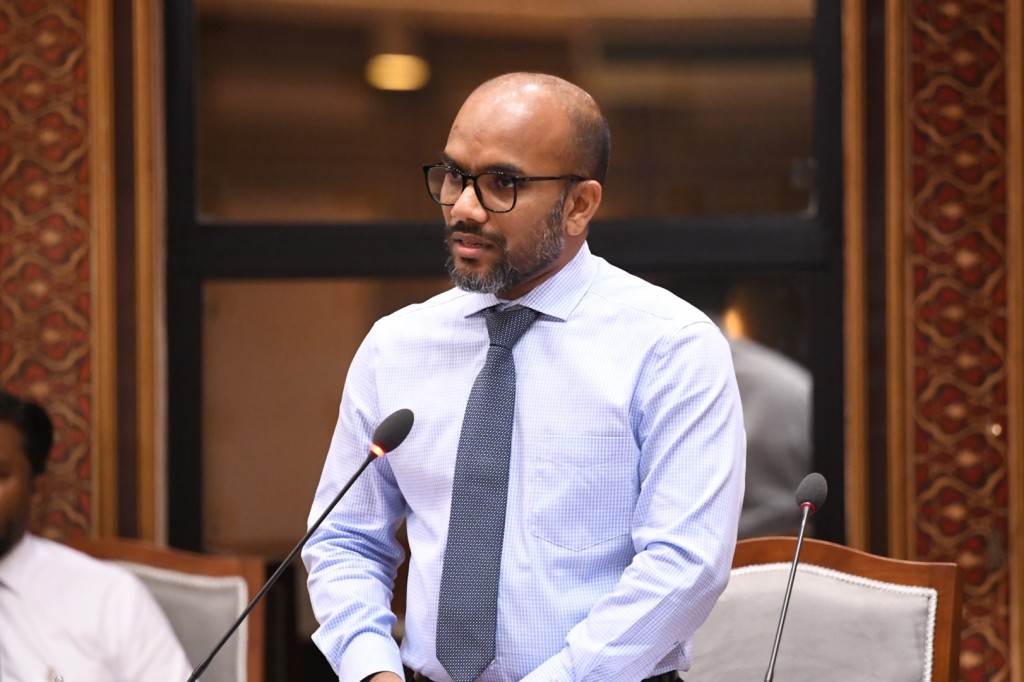 Bodu agugai dollar gathumah kuraa haradhu tax file kuraairu himeneyne: Ameeru