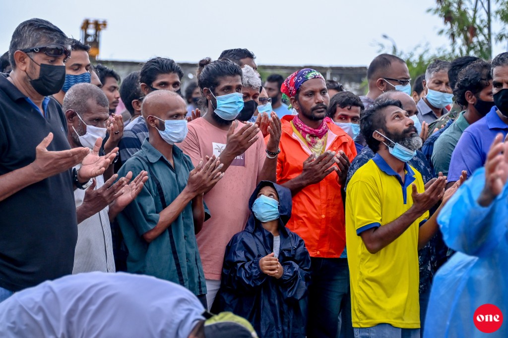 Gina baehge baiverivumaa eku Naahidha ge janaazaa beyhvun