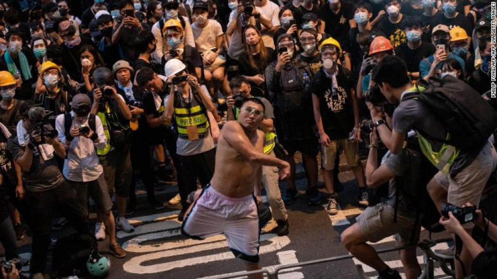 HongKong ge Police station akah biss jehi meehaku 21 mahah jalah laifi