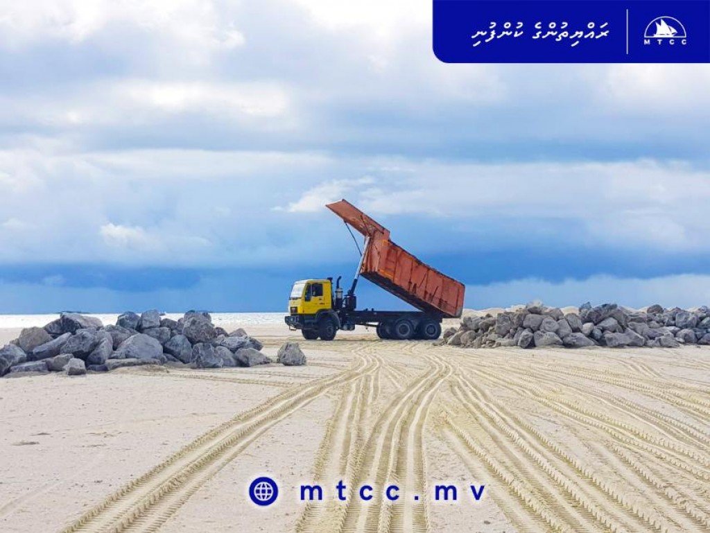 R. Dhuvaafaru bin hikkumuge masakkai ninmaalaifi