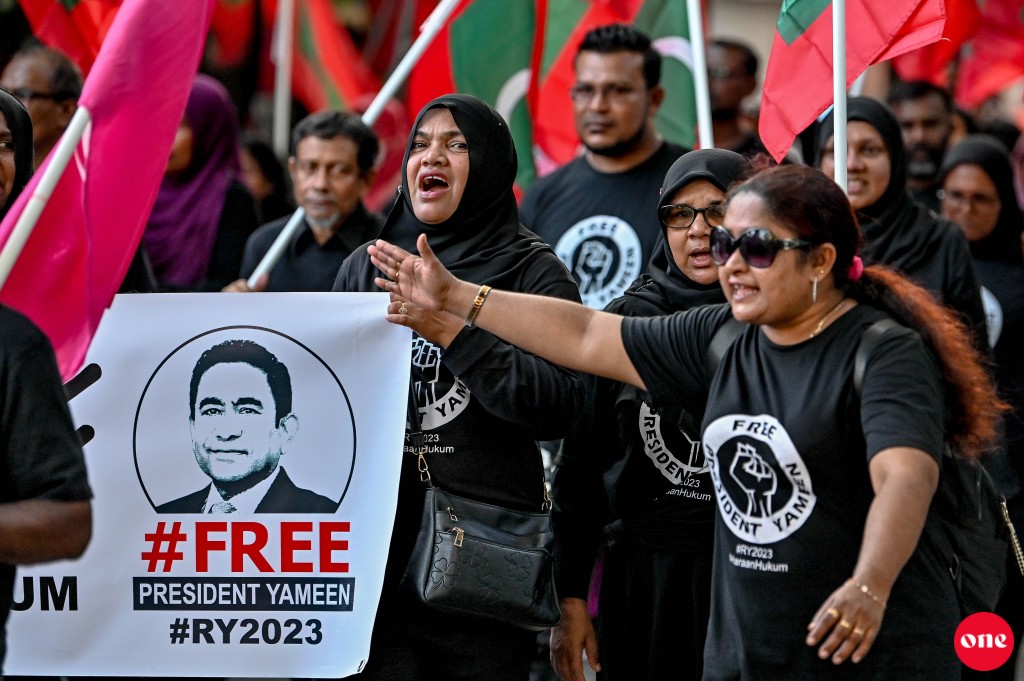 ONE Photo: Yaamin minivan kurumah govaalai beyvvi hingaalun