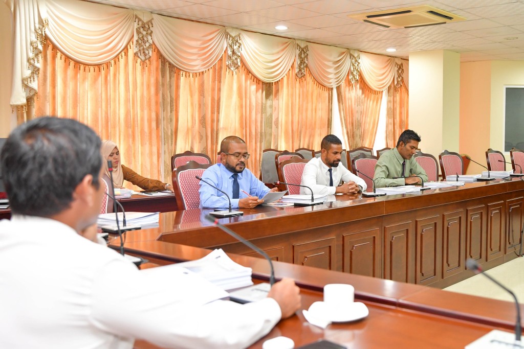 Majlis ge ninmumaa hilaafah Maldive gas in gas ganna massala balaa committee bahdhaluvun sirru