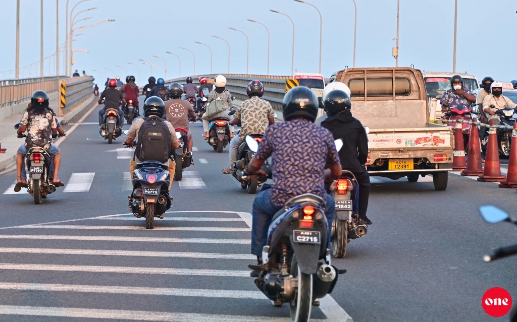 Issuing new driving licenses stopped