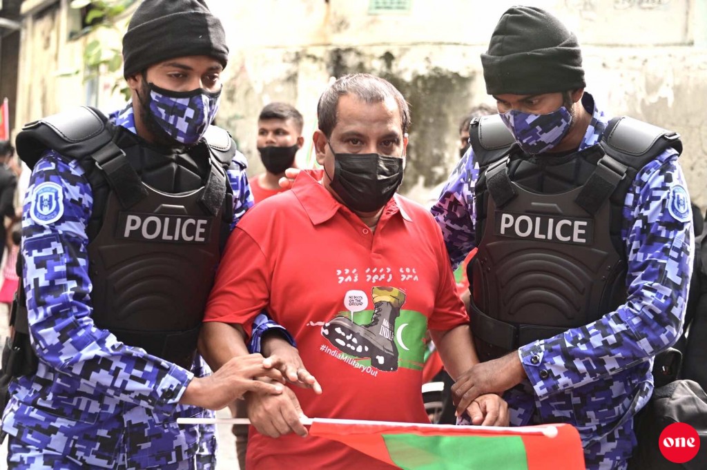 Idhikolhu muzaaharaa in 25 meehaku hayyaru koffi