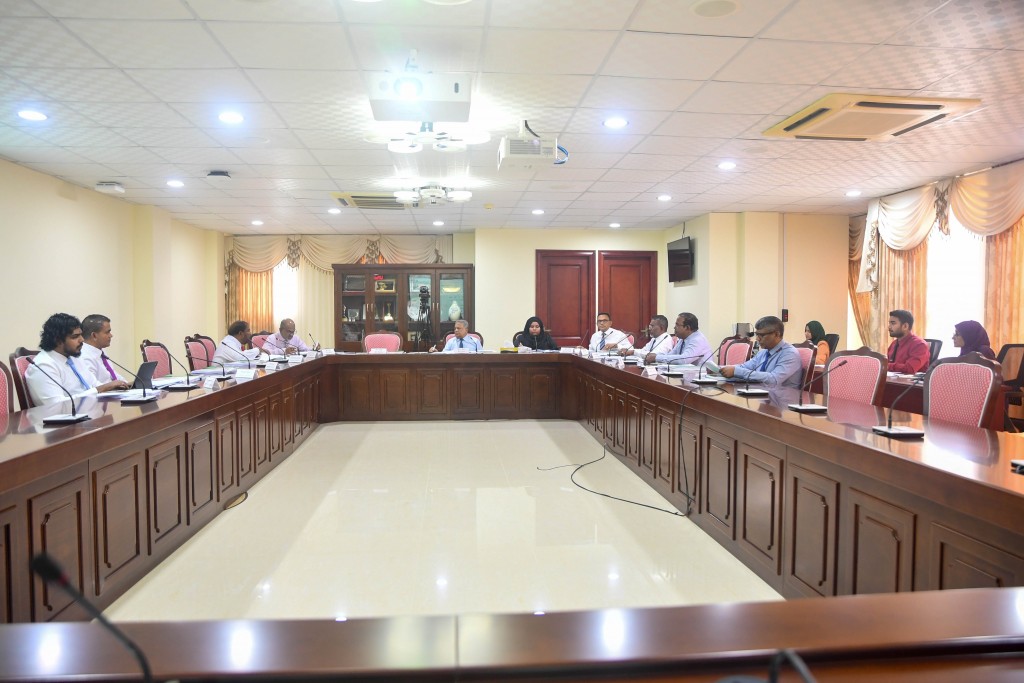 Muraidhoo geyge muvazzafunge adhadhaai musaara aa behey mauloomaathu hoadhan hushahelhi committee badhdhaluvun sirru