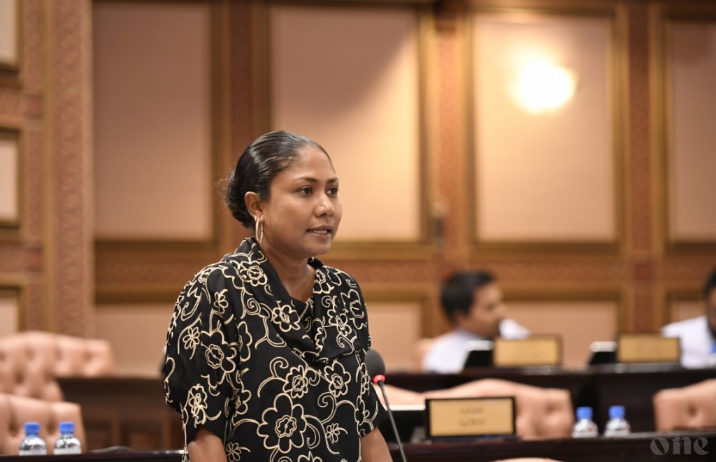 Muslim akah kaafarekey bunun kushakah hadhan hushahelhumakee ghairudheenah magufahikurun kamah gabooleh nukuran: Hisaan