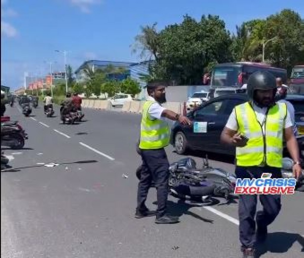 Car akaai 2 cycle jehi accident, 2 meehakah faruvaadhenee