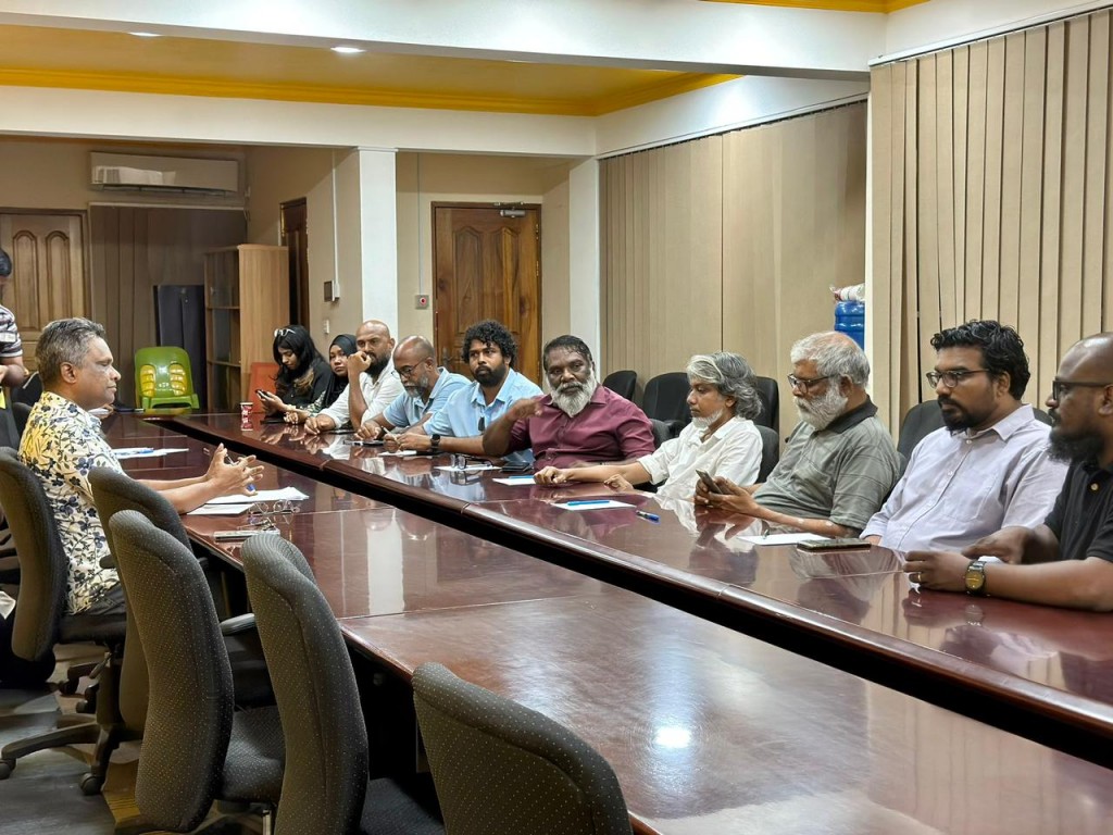 Goathi libunu meehun magumathivaan furusatheh nudheynan: Azim