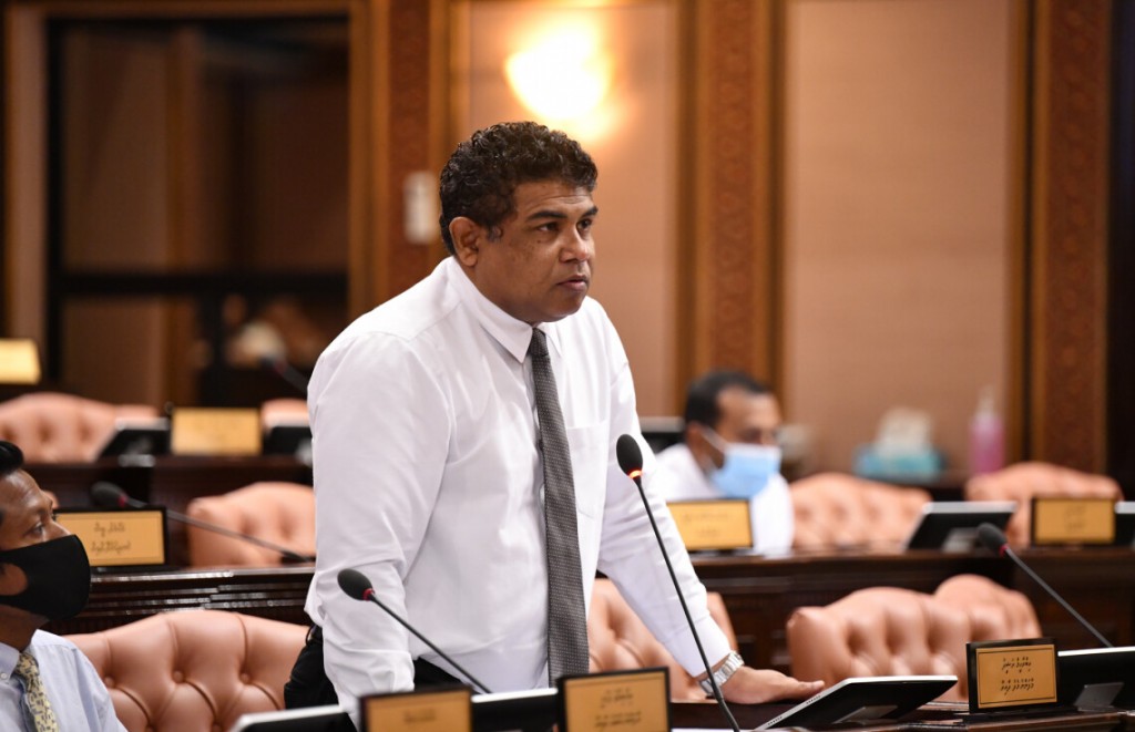 Engine ge thakun gellun libey faraaithah, sarukaarun badhalu hoadhumah Bonde govaalaifi