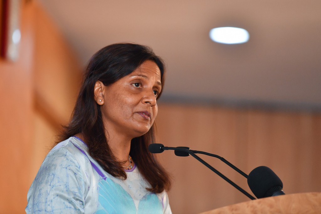 Geygai anhenun adhaakuraa dhauru balaigane, firihenun ekamugai baiverivaan jehey: Fazna