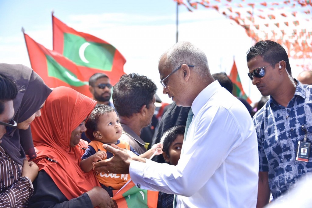 President visits Vilufushi for Unity Day function