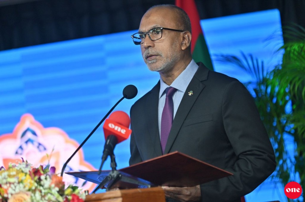 Quran aa behey marukazuge teacharunge musaaraves bodu kuran ninmaifi