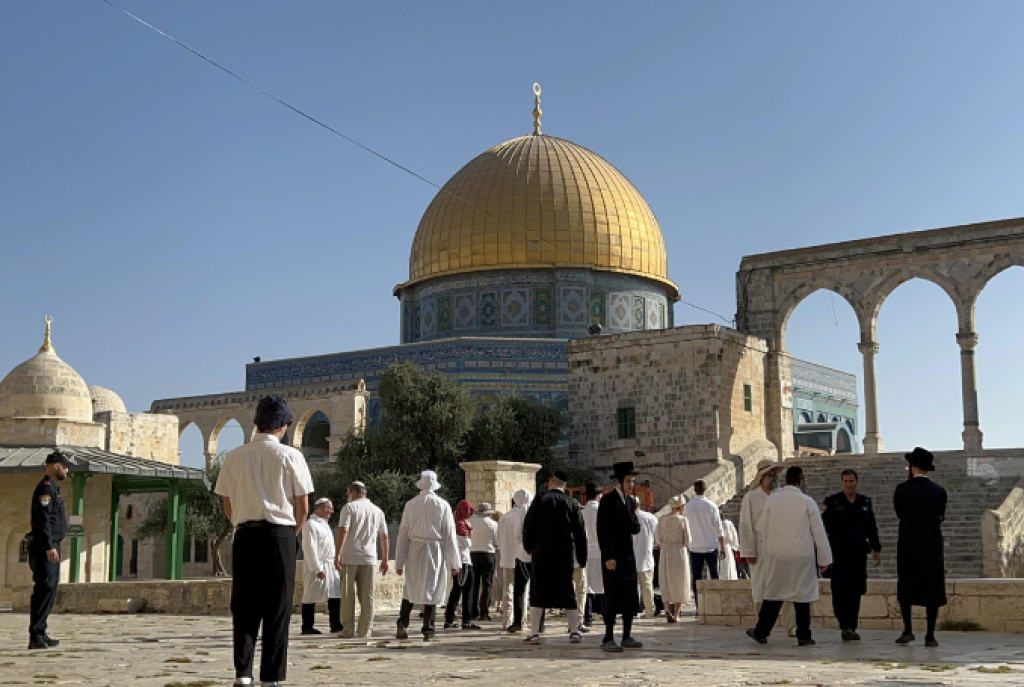 Israel ge gaumee salaamathaa behey vazeeru Aqsa ah vadhegathun Raajje in kuhveri kohfi