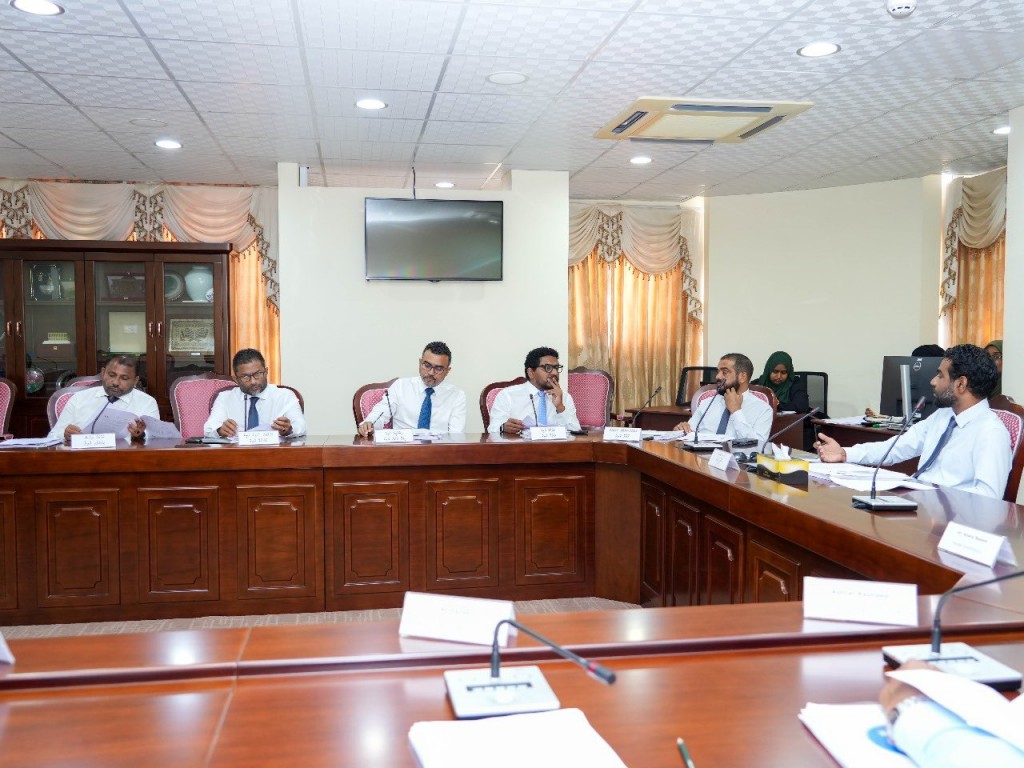 Tax tribunal ge massala aa behey gothun registrar haaziru kuri committee bahdhaluvun sirru