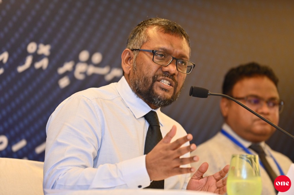 Enme kuda ujoora dhinumah viyafaari thakah huri dhathi thakah sarukaarun ehee vanee