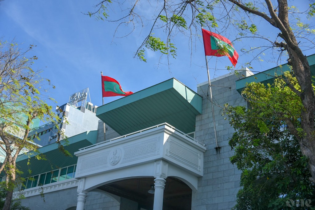 Raees office ge noosveringe bahdhaluvun thakun 