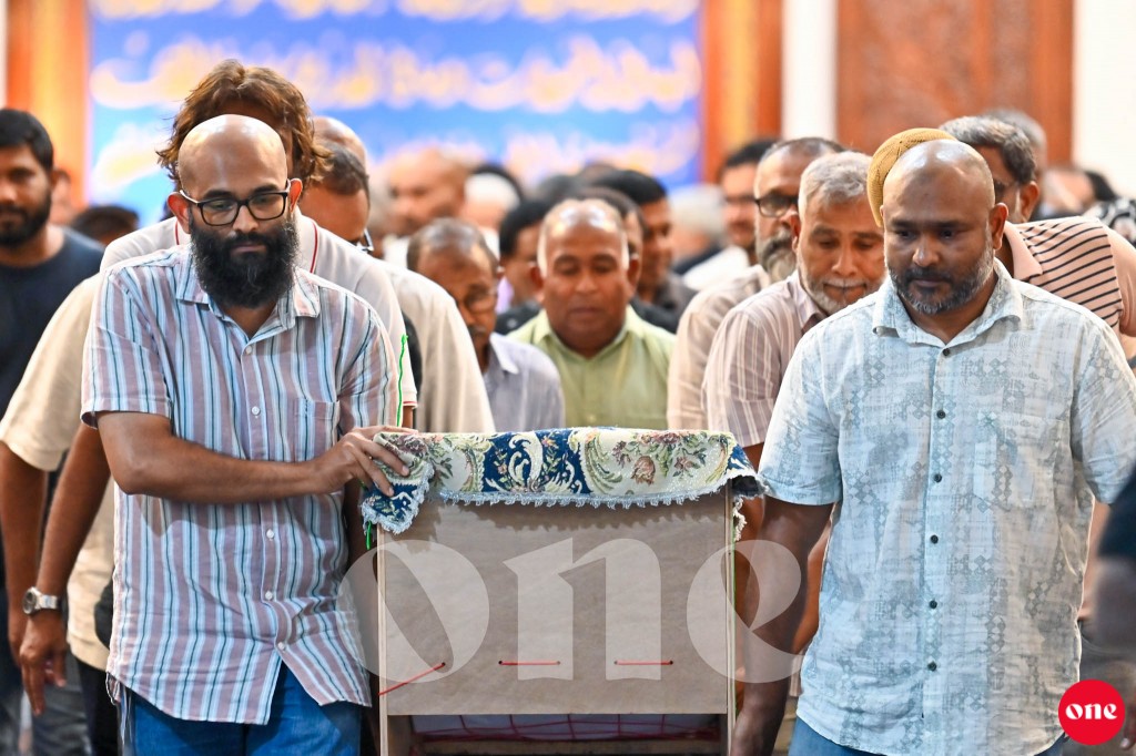 One Photo: Mashooru referee malla lhathuhthu ge janaazaa