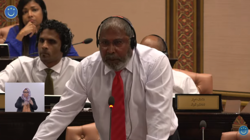 Qasim, Eva ah: Kamanaa ah massala kuriakah nugendheveyne, riyaasathun faibaa vadaigannavaa!
