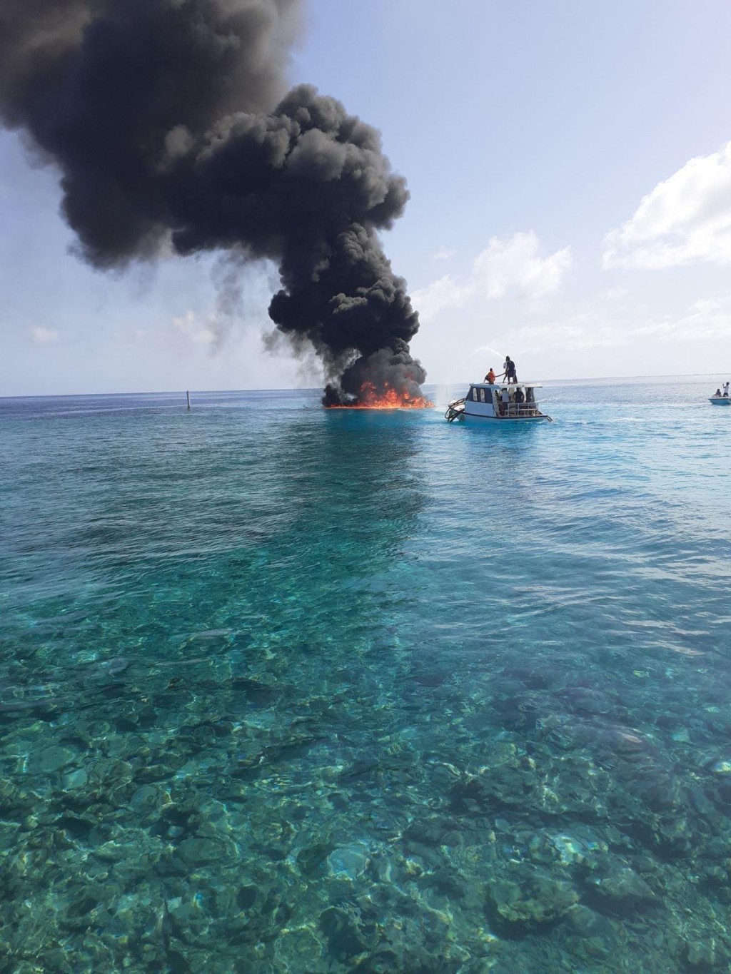 6 Meehunnaaeku dhathuru kuri loanch ehggai roave andhai hulive dhe meehaku fihihjje